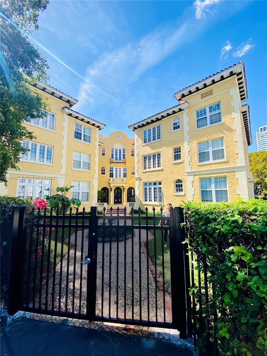 3224 Biscayne Blvd # A2