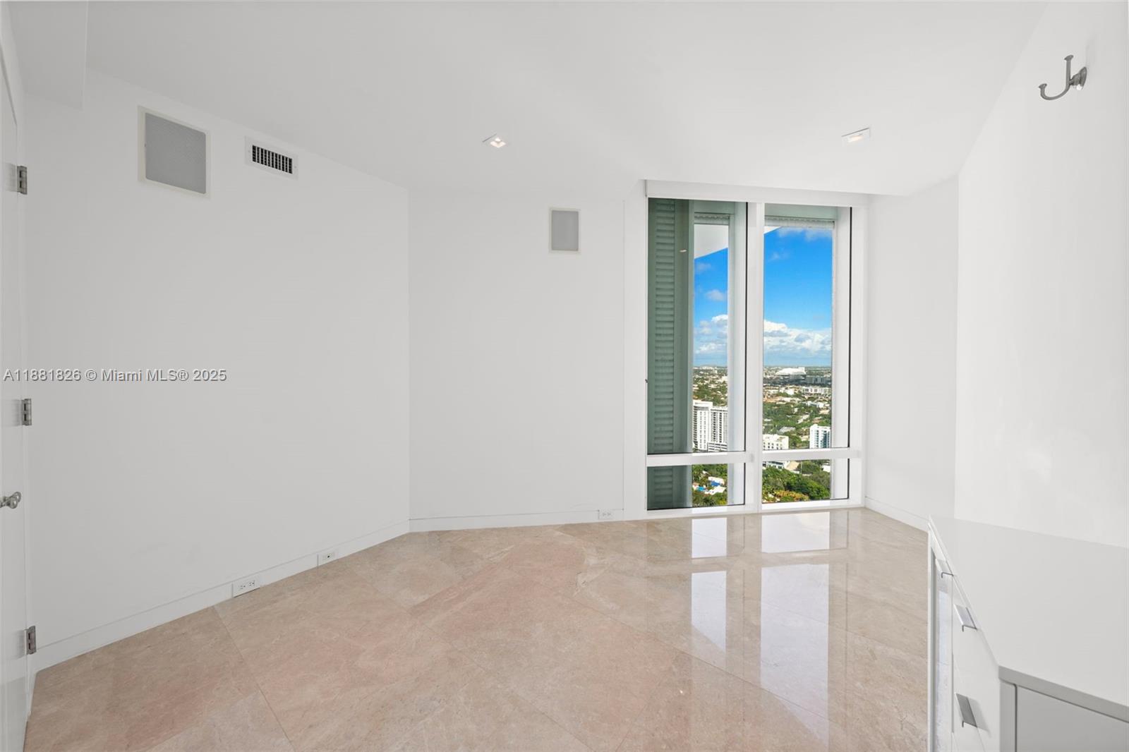 1643 Brickell Ave # 4102