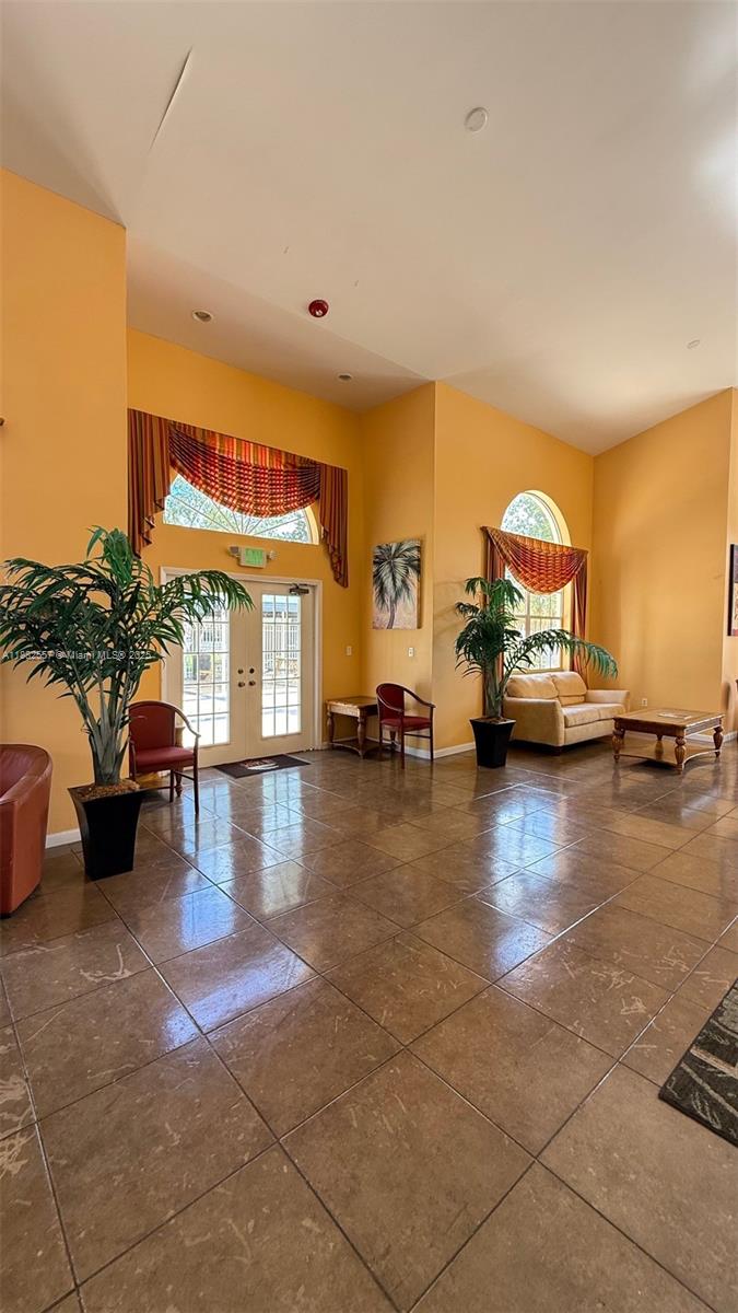 9491 S Palm Cir S # 201