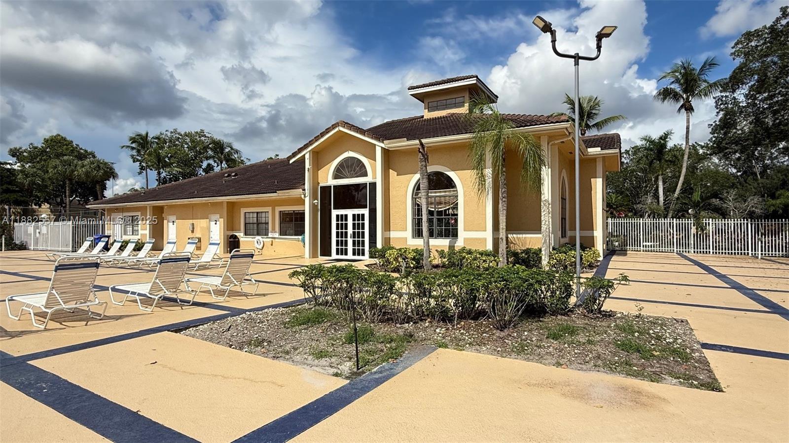 9491 S Palm Cir S # 201