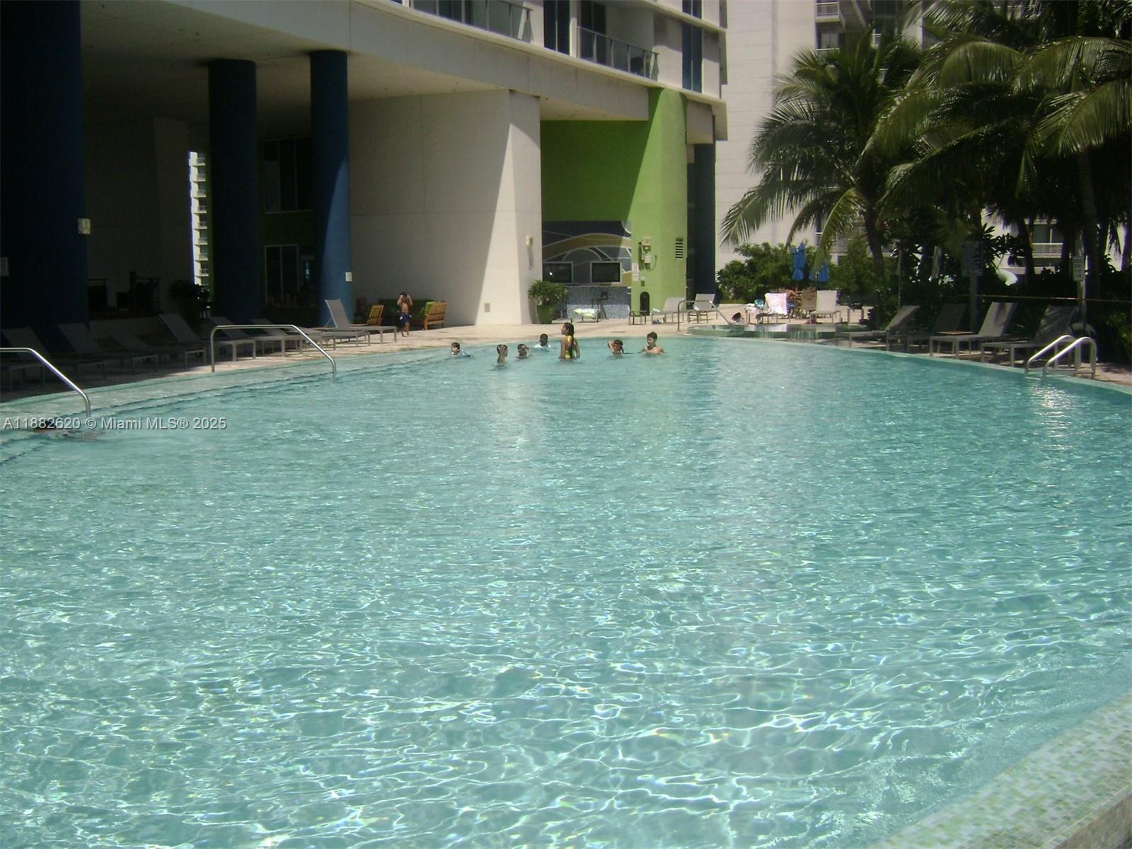 185 SW 7th St # 3302