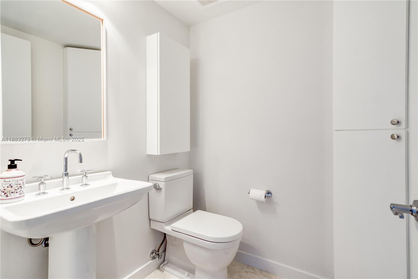 185 SW 7th St # 2002