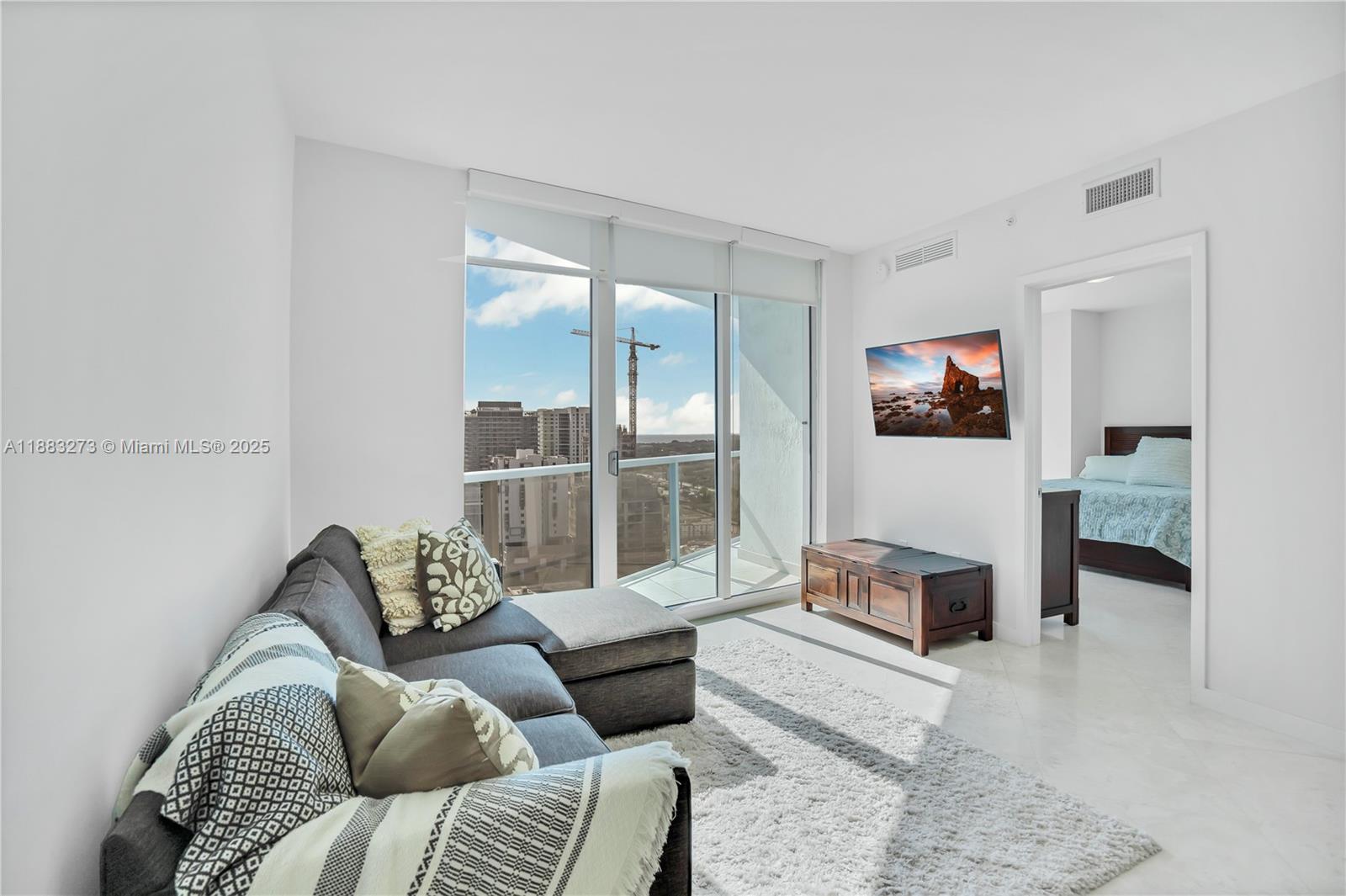 185 SW 7th St # 2002