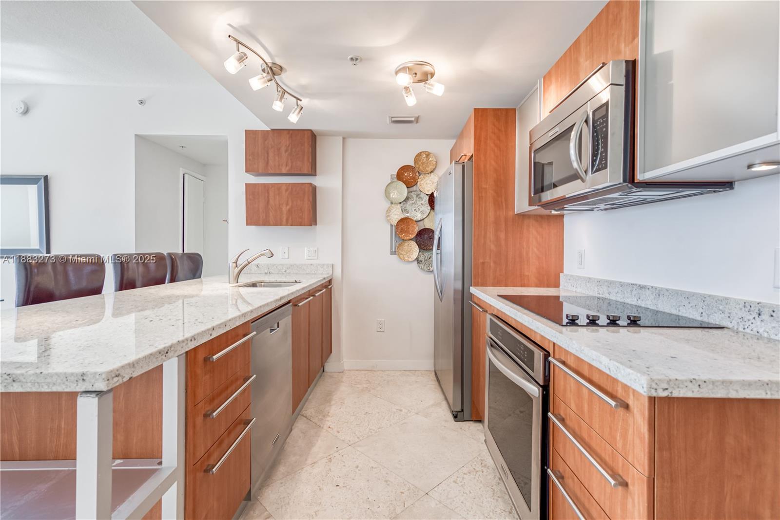 185 SW 7th St # 2002