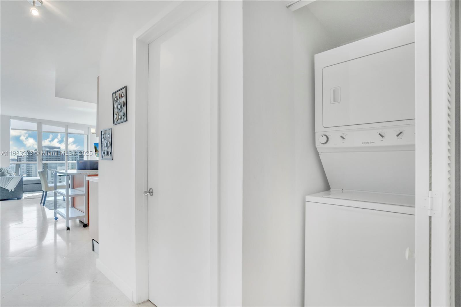 185 SW 7th St # 2002