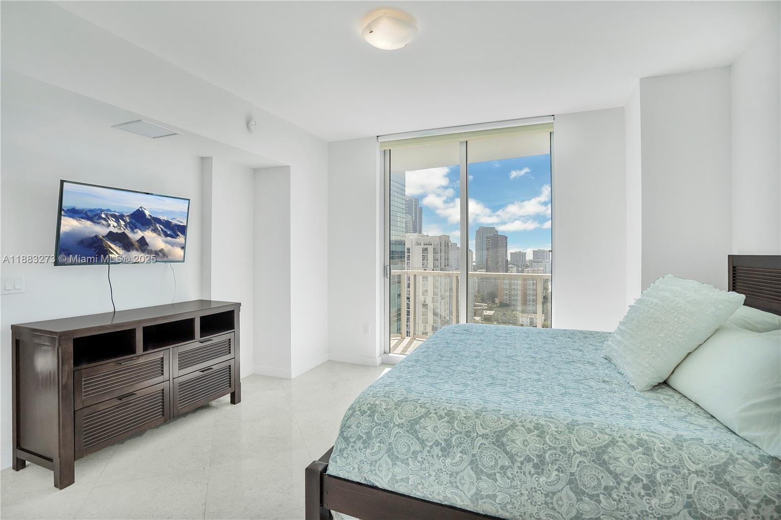 185 SW 7th St # 2002