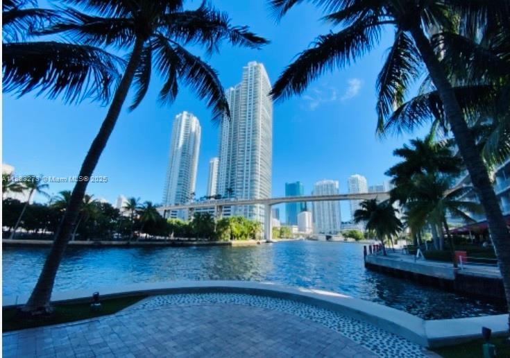 185 SW 7th St # 2002