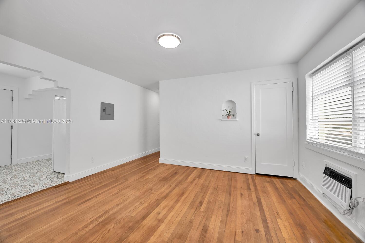 23 Phoenetia Ave # 2