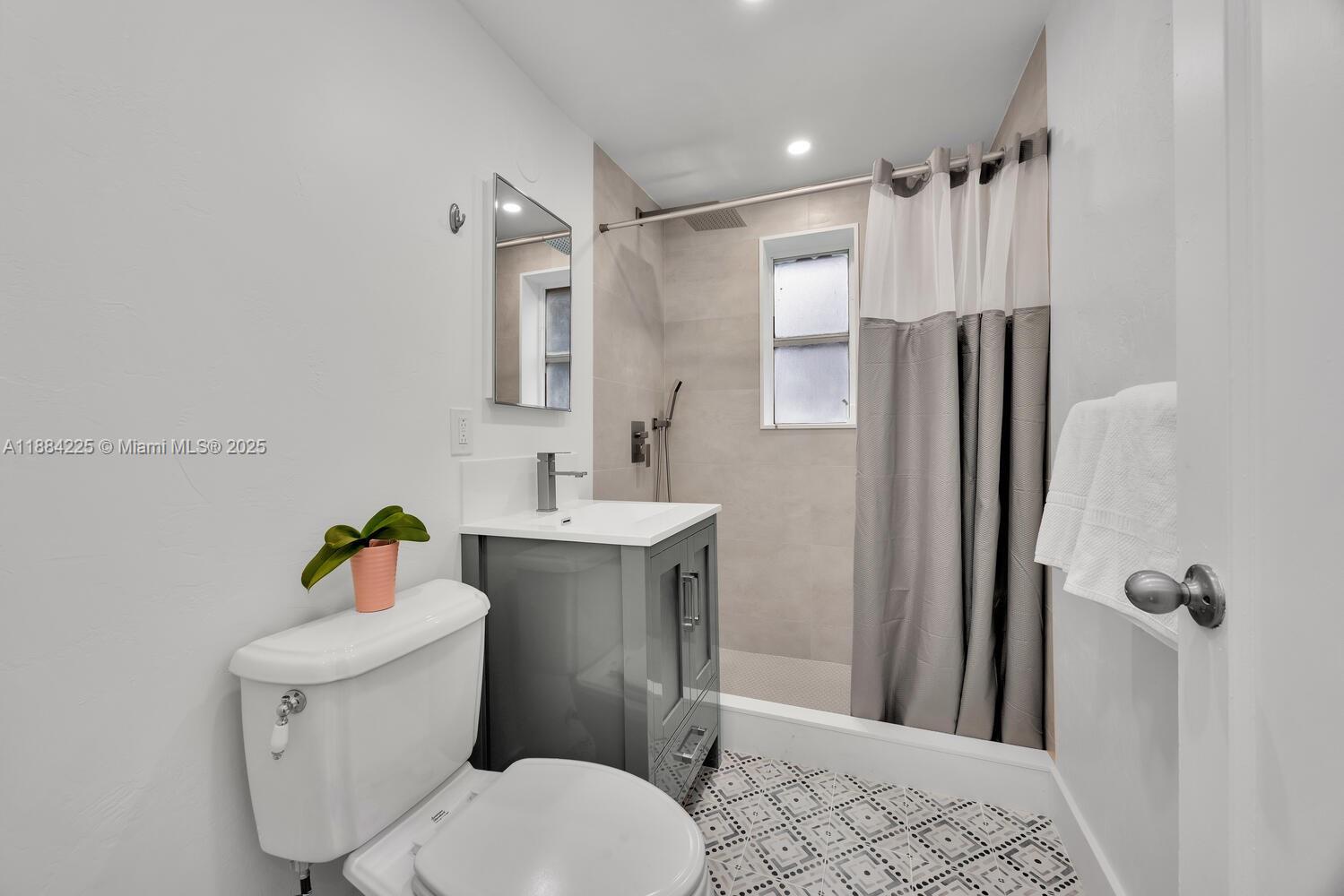 23 Phoenetia Ave # 2