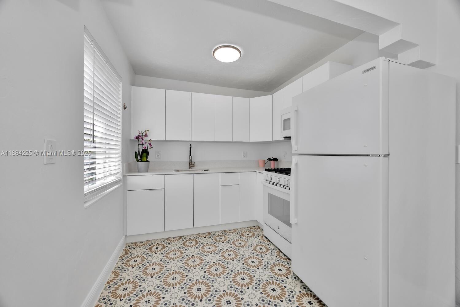 23 Phoenetia Ave # 2