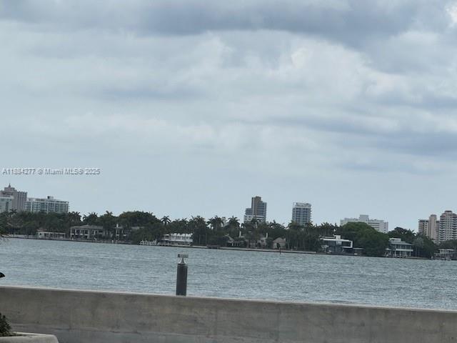 7501 E Treasure Dr # 6R