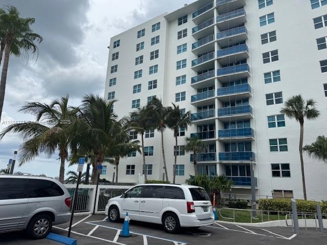 7501 E Treasure Dr # 6R