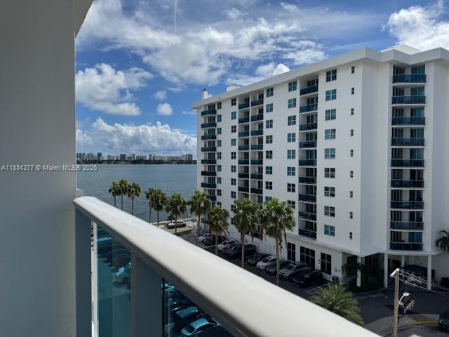 7501 E Treasure Dr # 6R