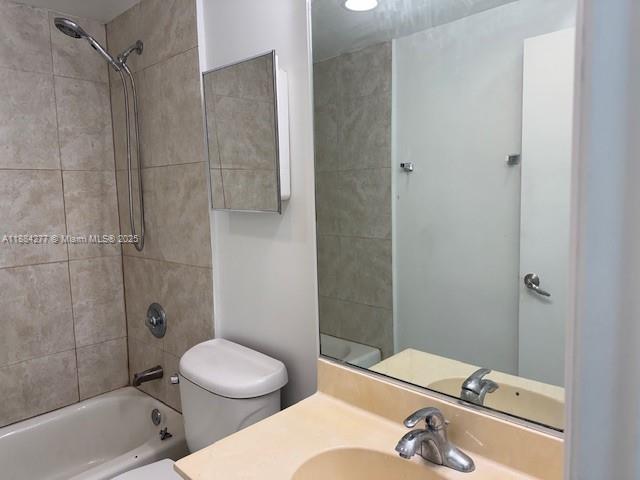 7501 E Treasure Dr # 6R