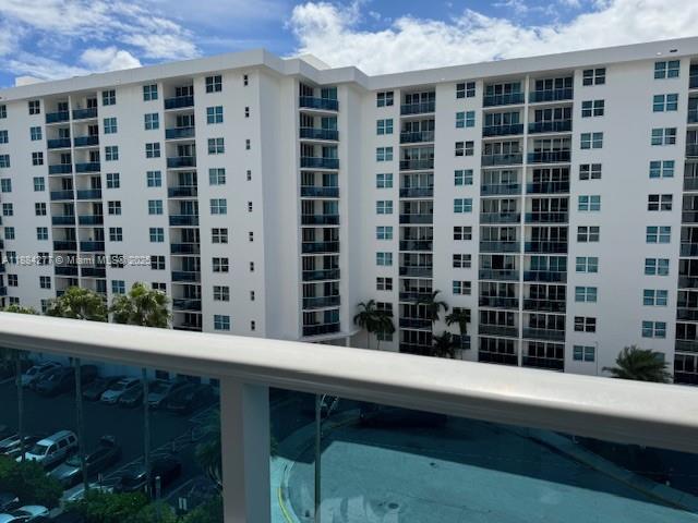 7501 E Treasure Dr # 6R