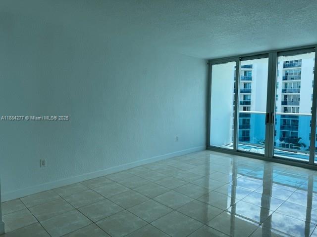 7501 E Treasure Dr # 6R