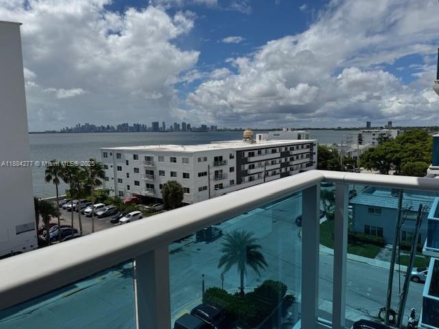 7501 E Treasure Dr # 6R