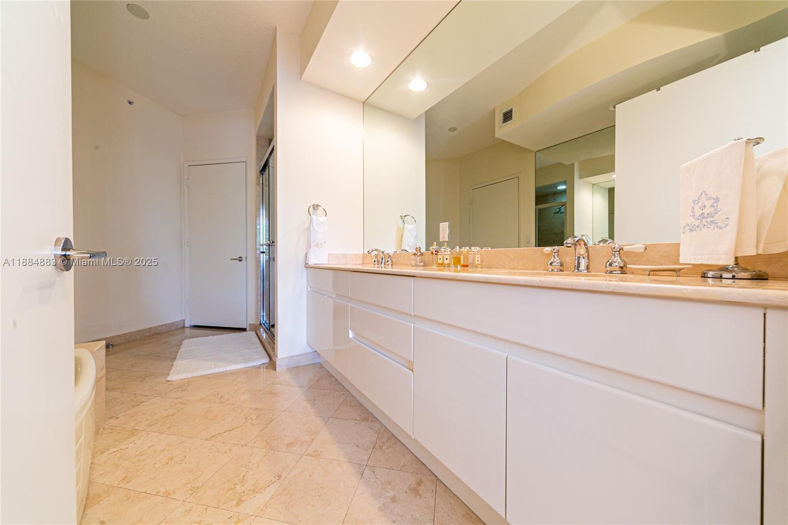 707 Crandon Blvd # 408