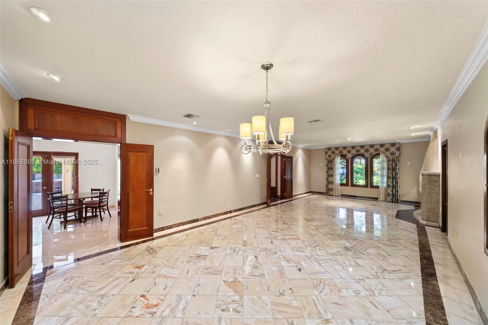 225 Alesio Ave
