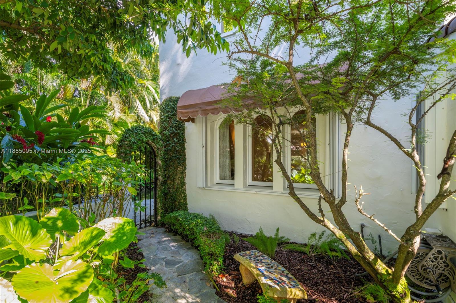 225 Alesio Ave