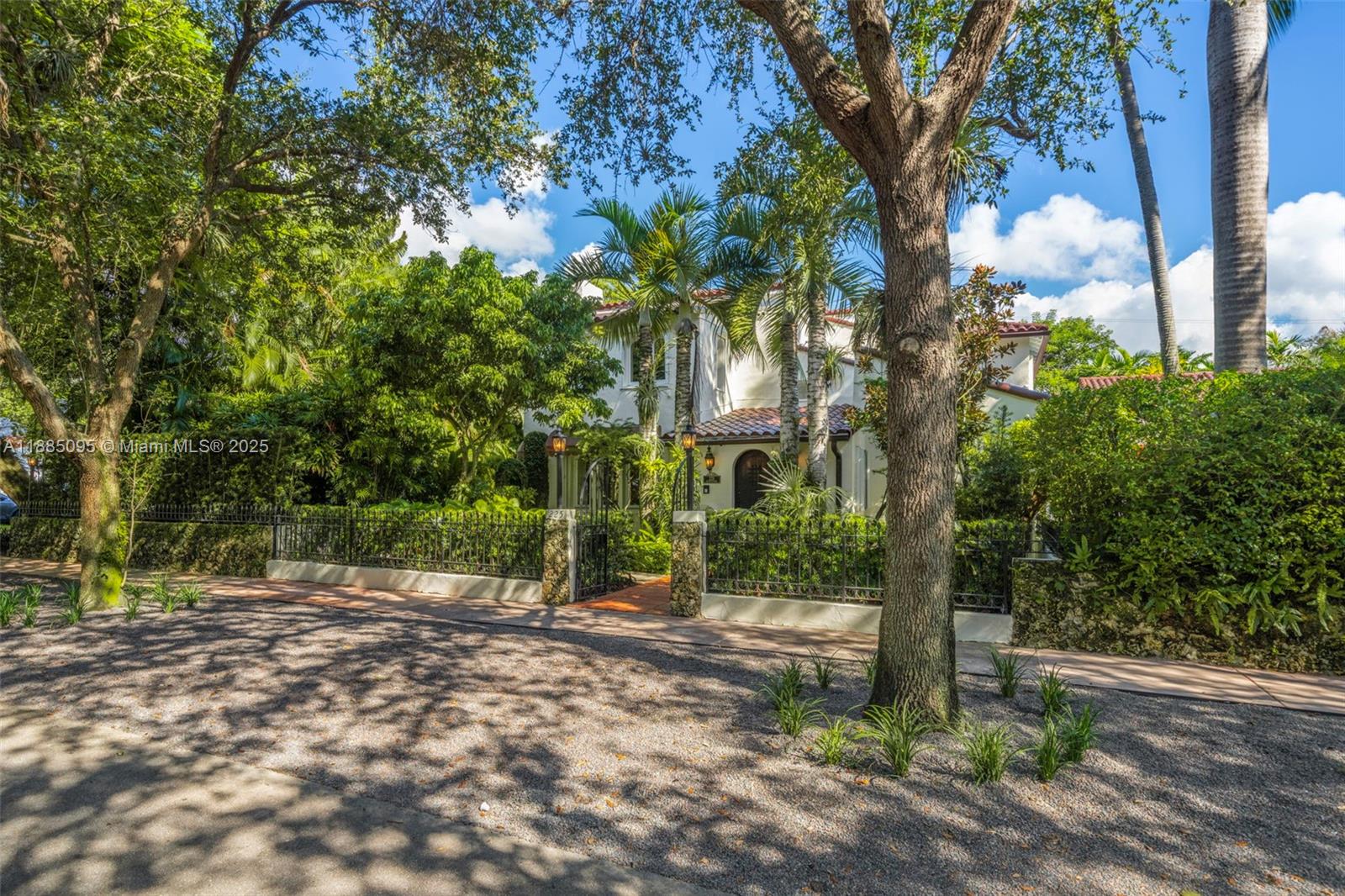 225 Alesio Ave