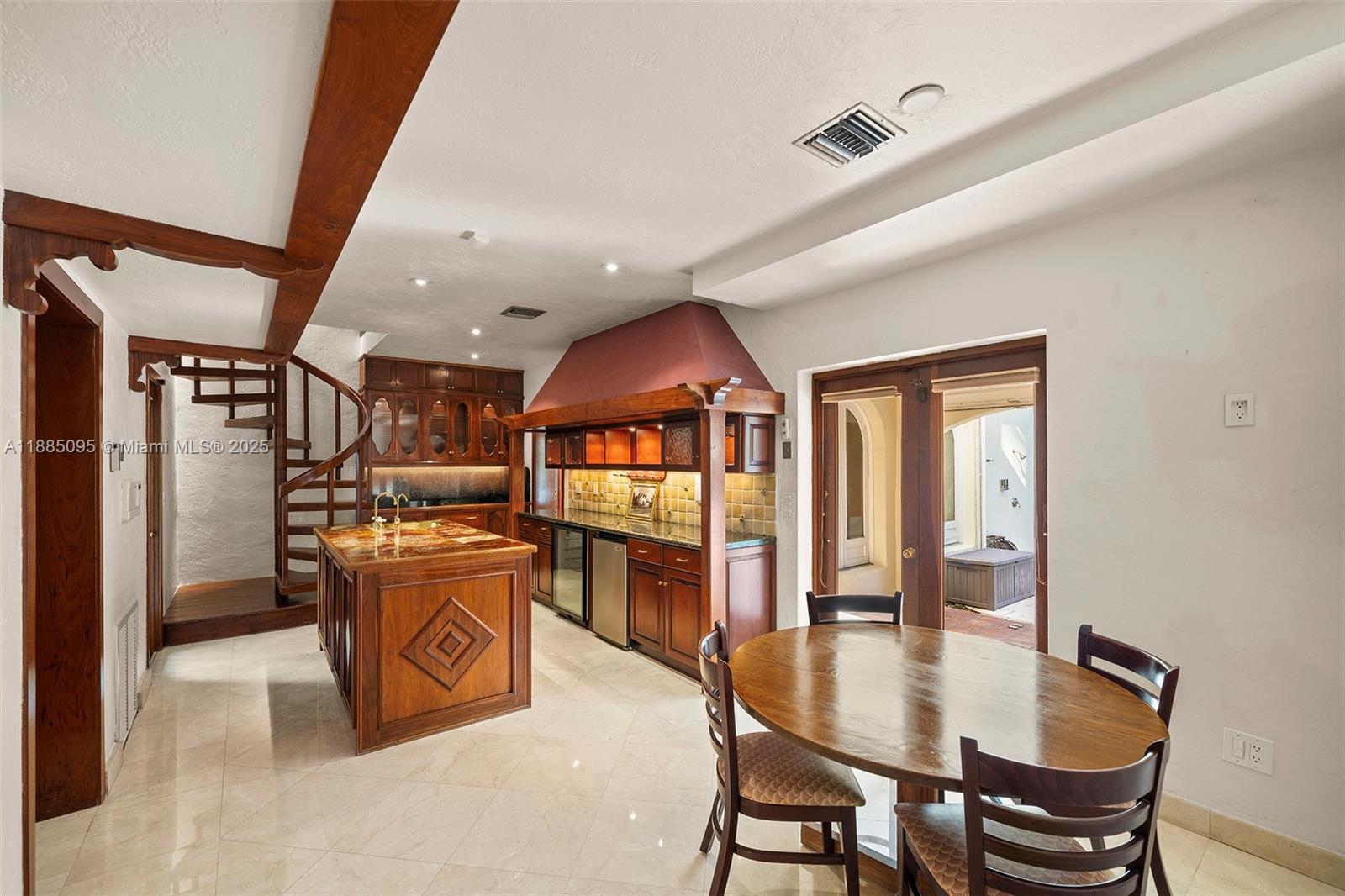 225 Alesio Ave