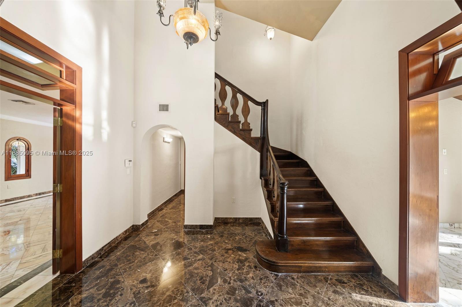 225 Alesio Ave