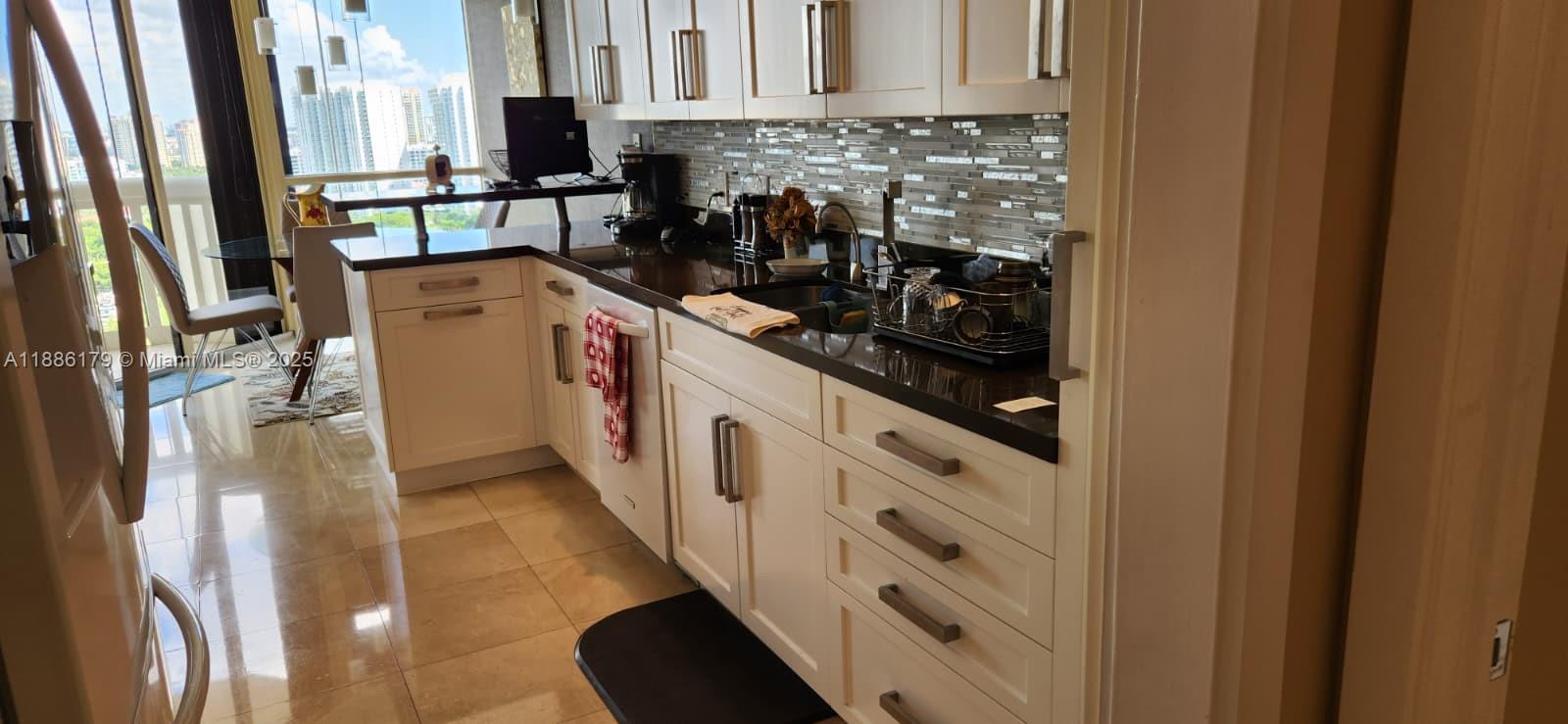 2000 Island Blvd # 2605