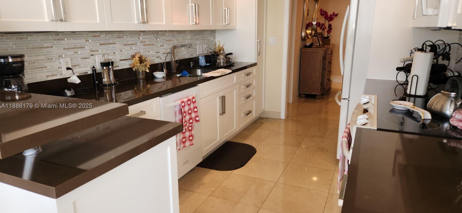 2000 Island Blvd # 2605