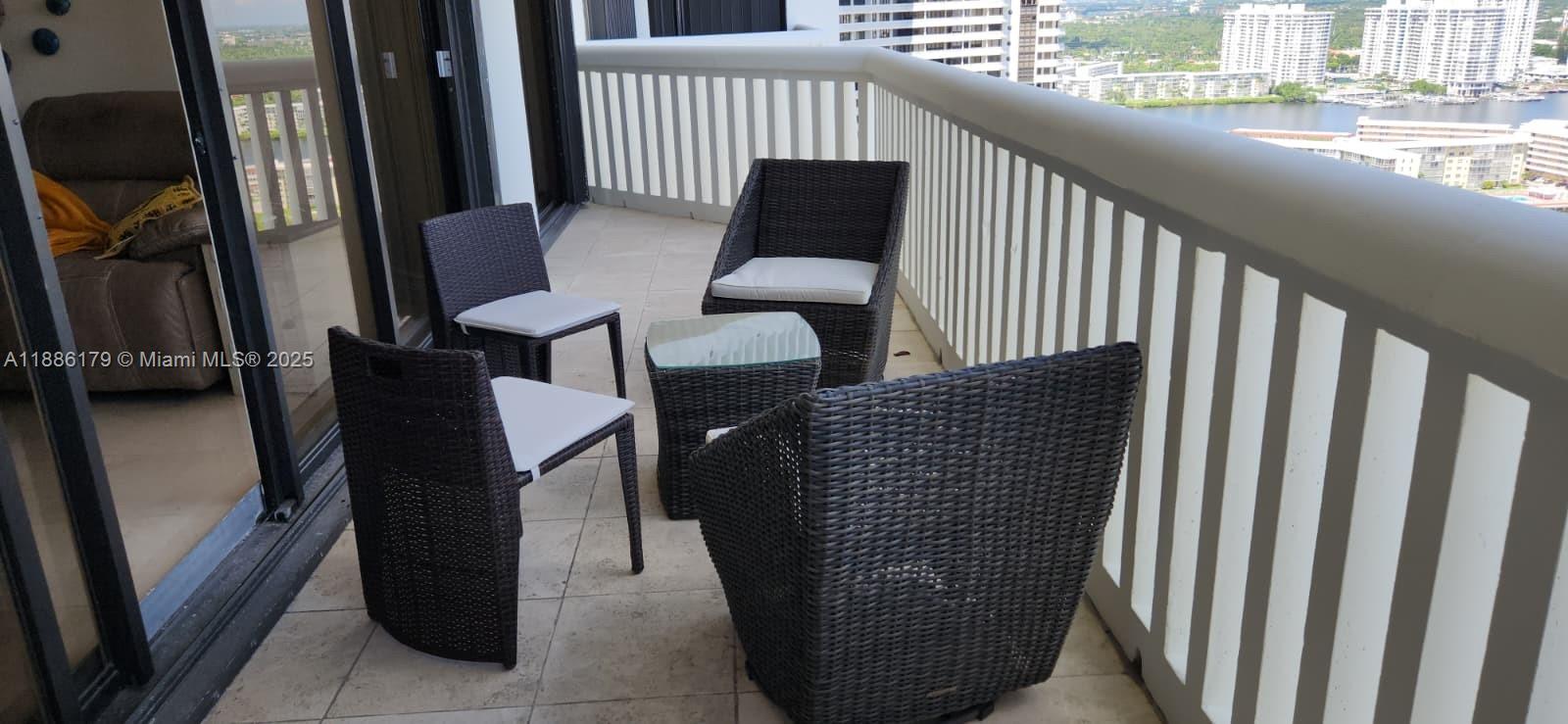 2000 Island Blvd # 2605