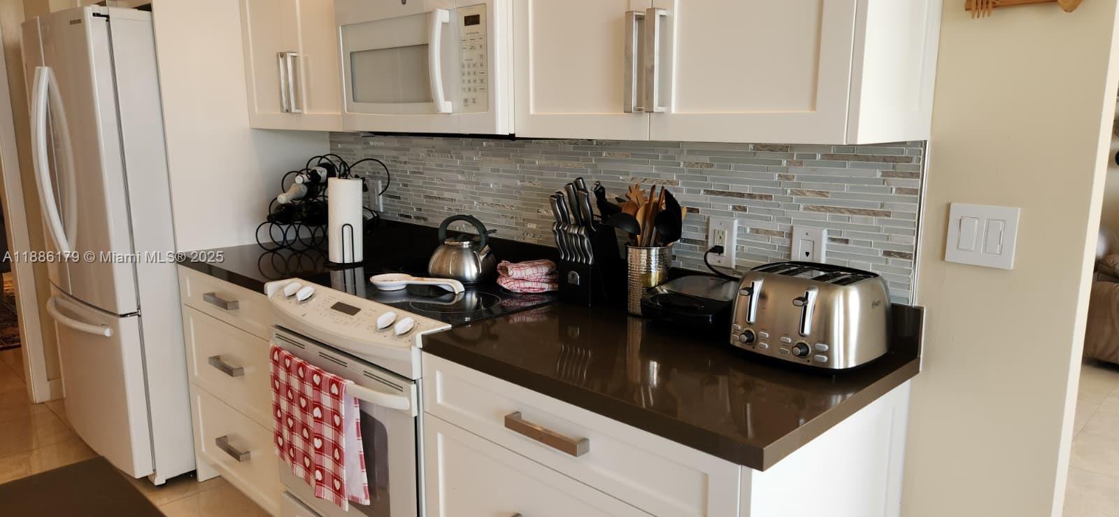 2000 Island Blvd # 2605