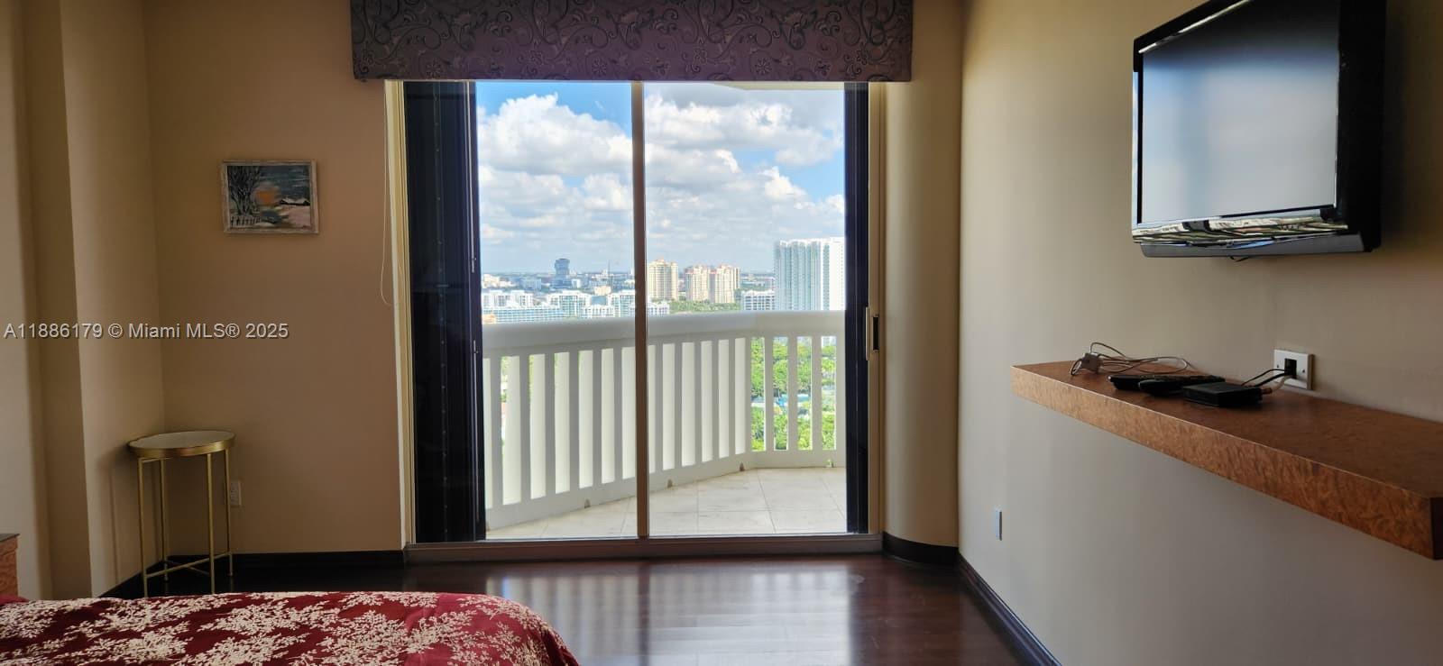 2000 Island Blvd # 2605