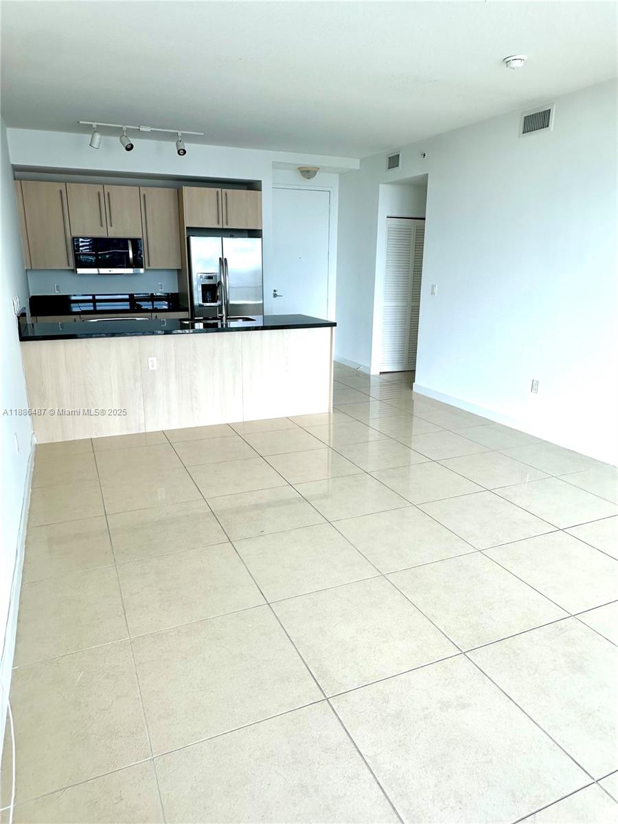 79 SW 12th St Unit: 2102-S