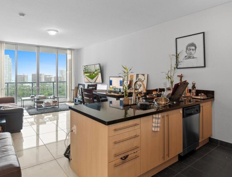 79 SW 12th St Unit: 2102-S