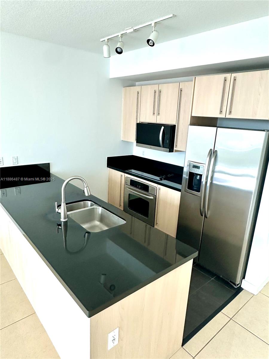 79 SW 12th St Unit: 2102-S