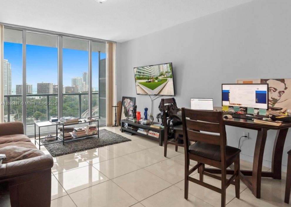 79 SW 12th St Unit: 2102-S