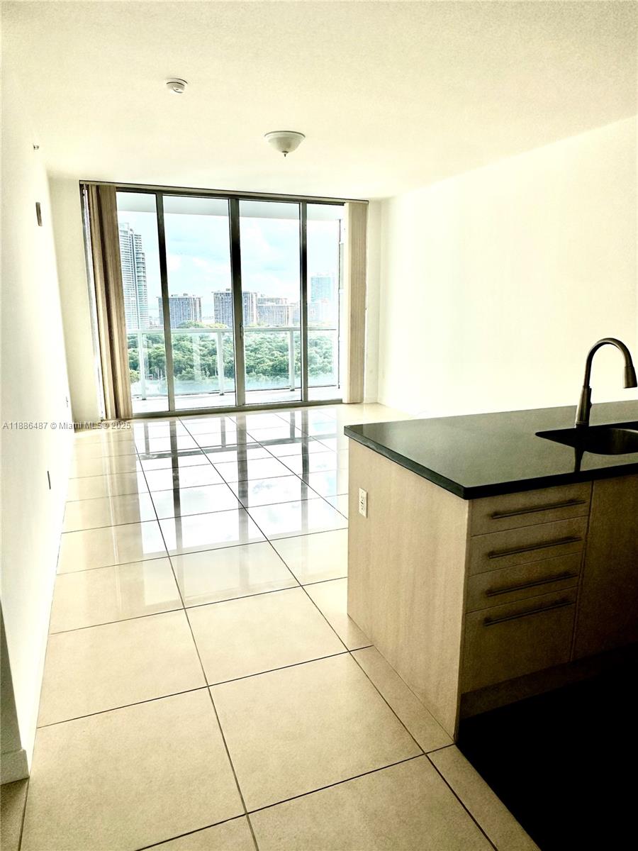 79 SW 12th St Unit: 2102-S