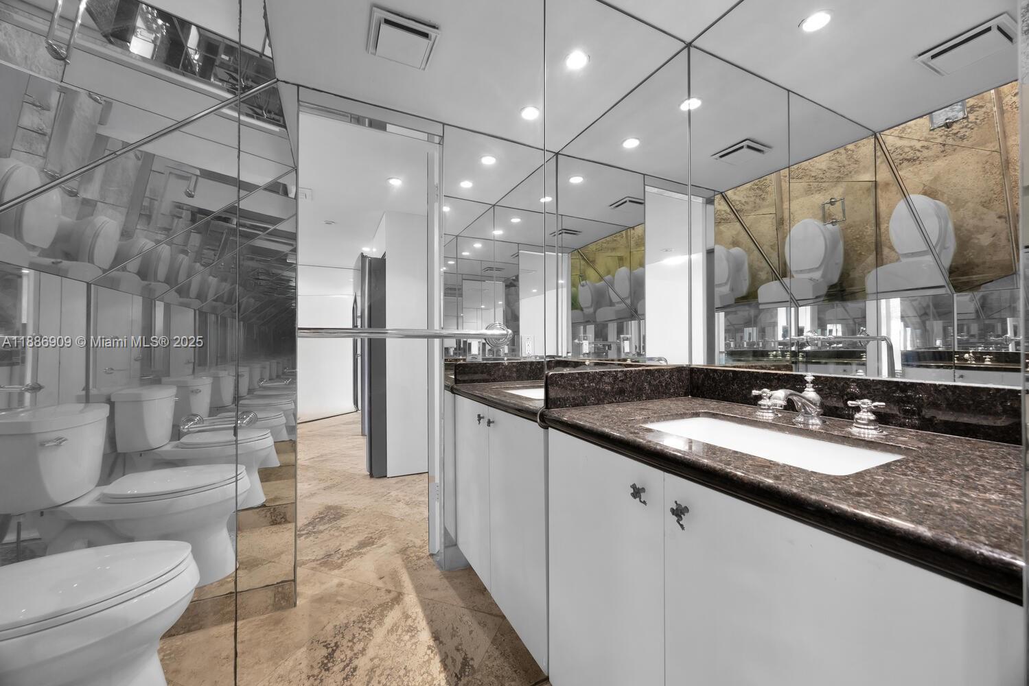 450 Grapetree Dr # 313