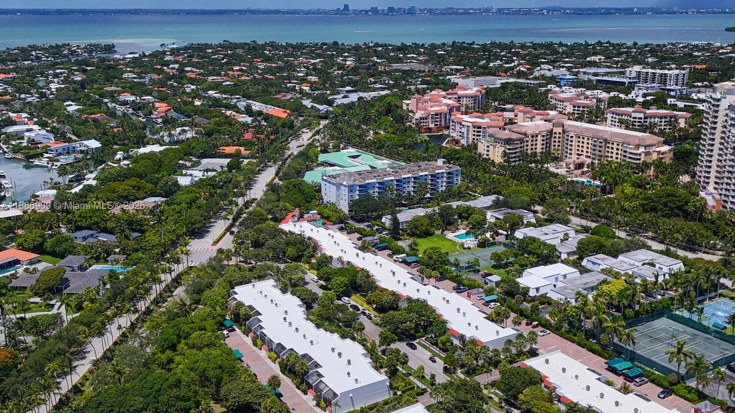 450 Grapetree Dr # 313