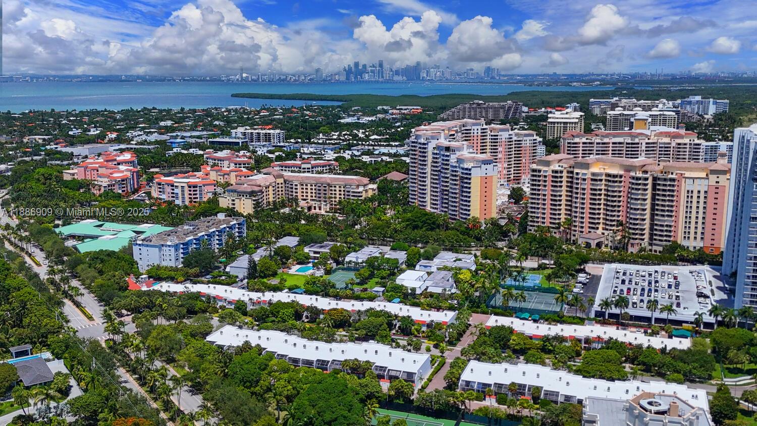 450 Grapetree Dr # 313