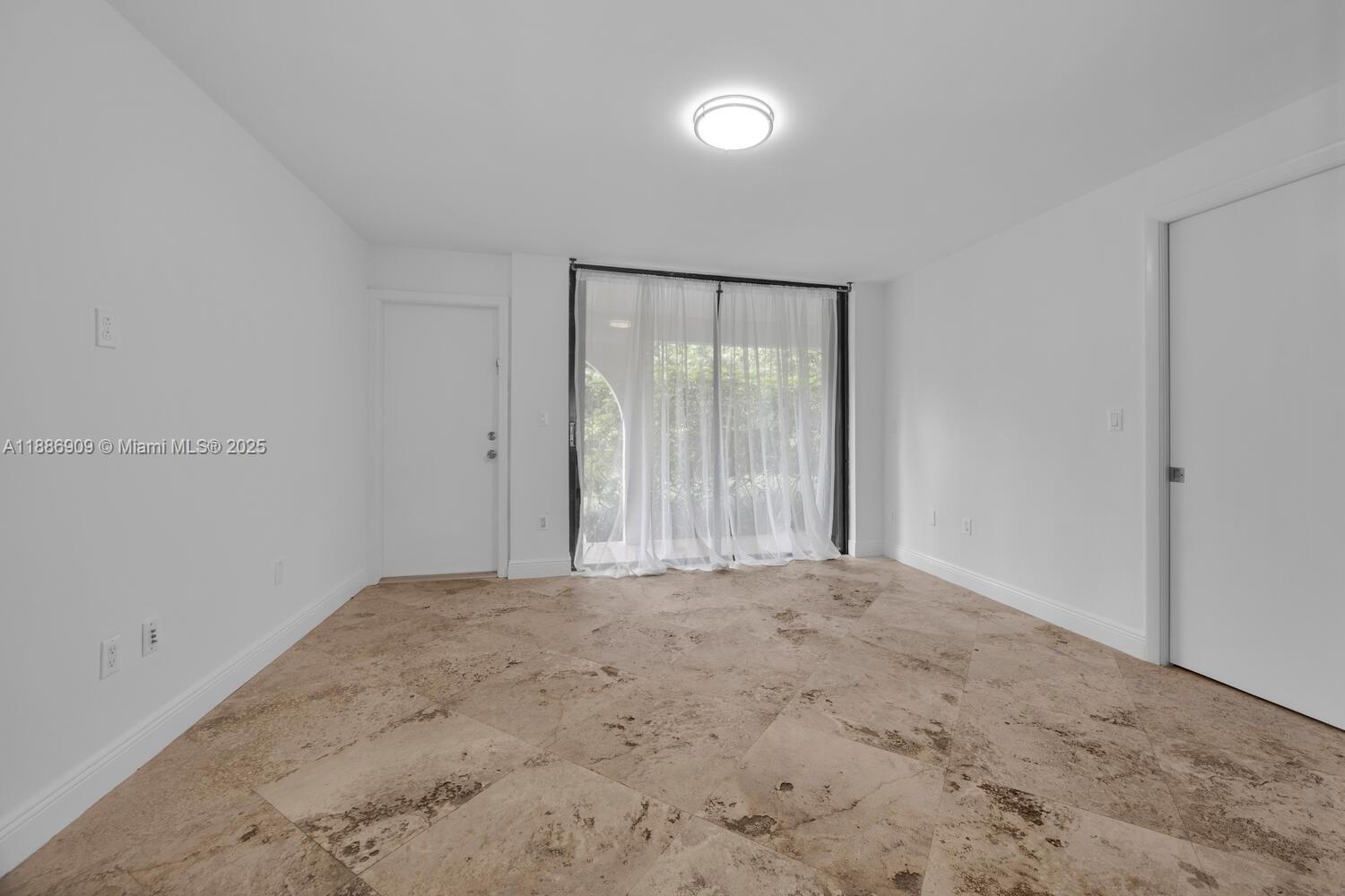 450 Grapetree Dr # 313