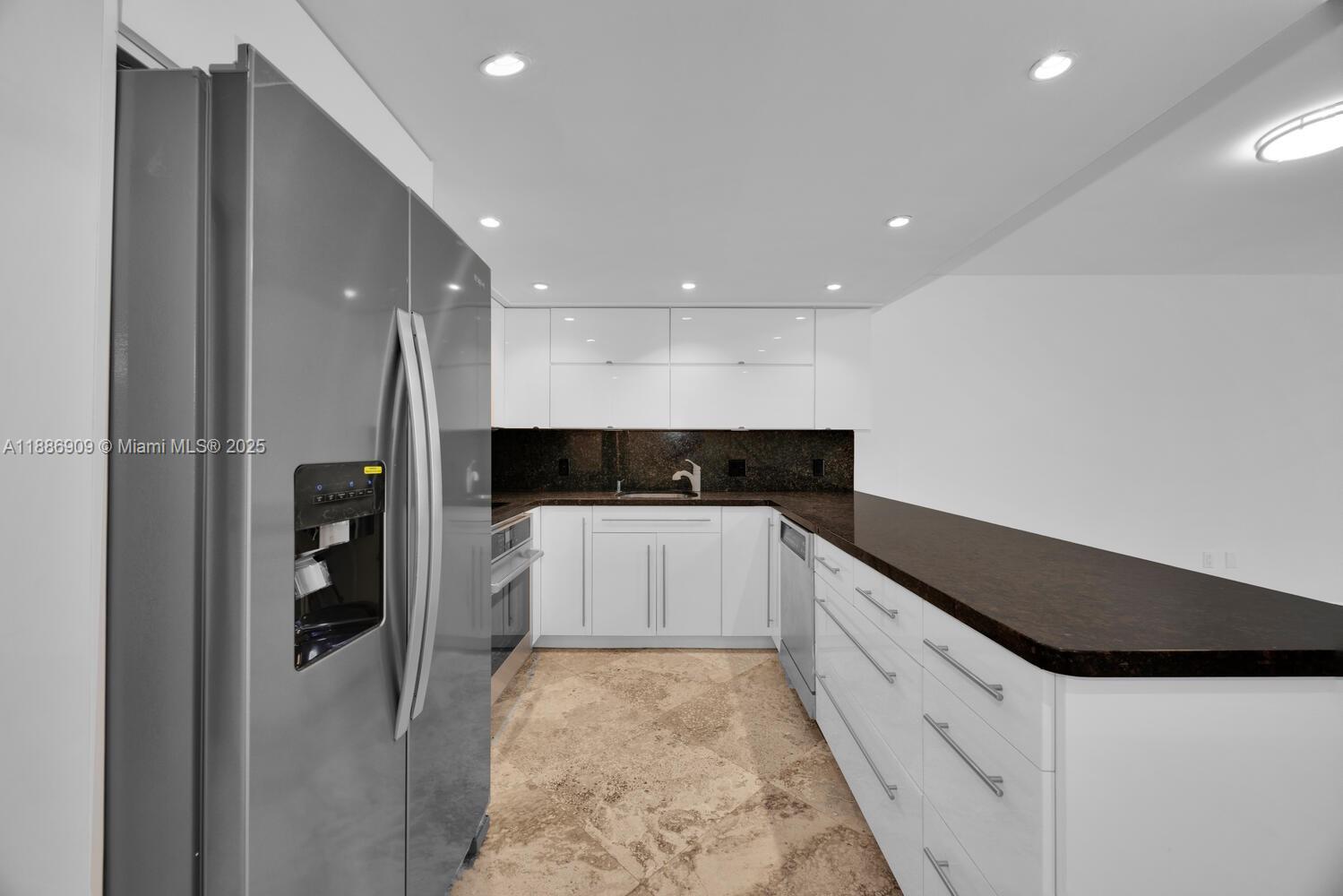 450 Grapetree Dr # 313