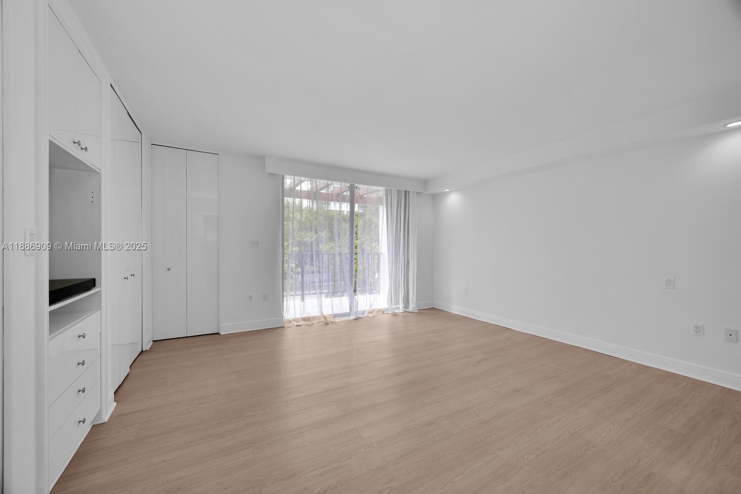 450 Grapetree Dr # 313