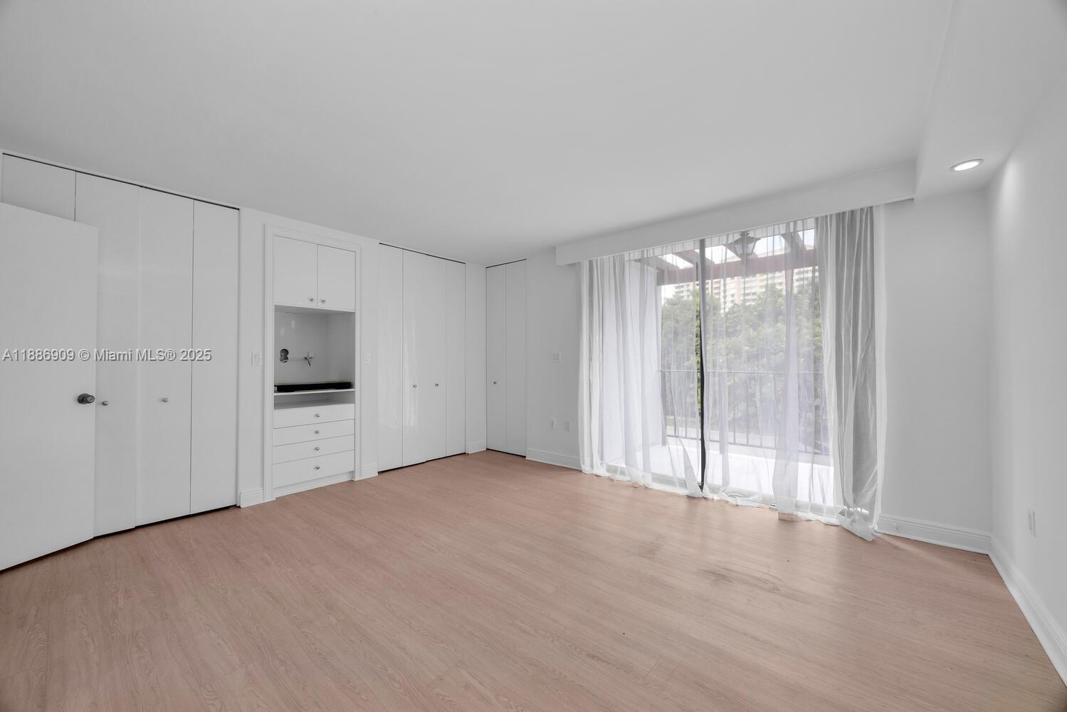 450 Grapetree Dr # 313