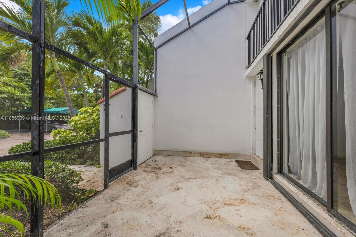 450 Grapetree Dr # 313