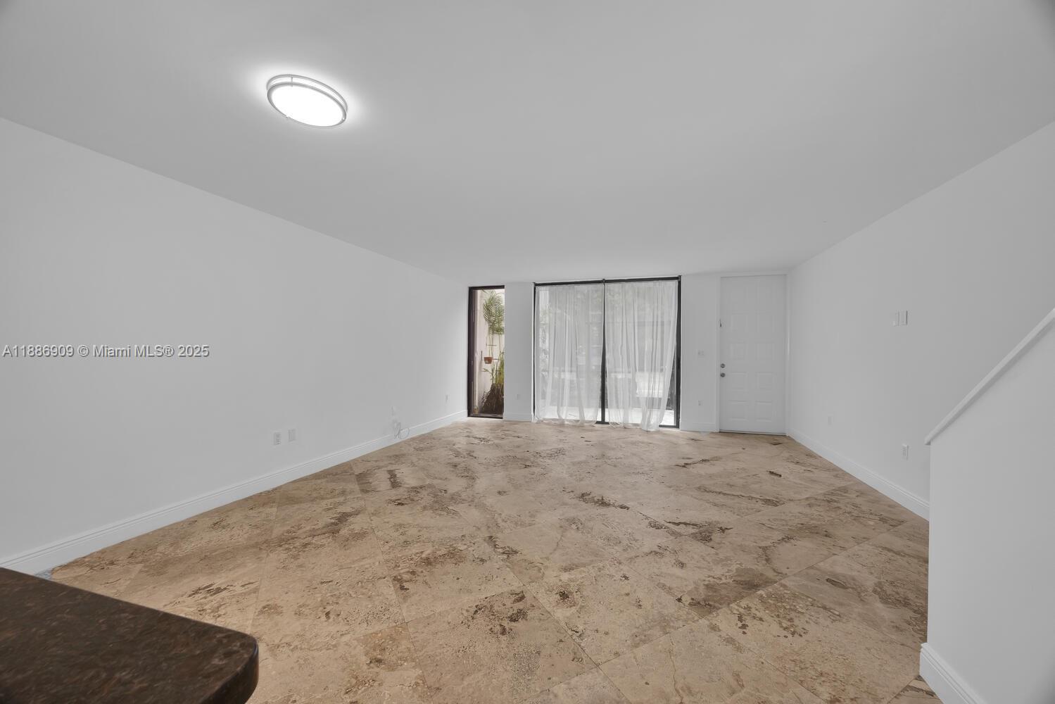 450 Grapetree Dr # 313