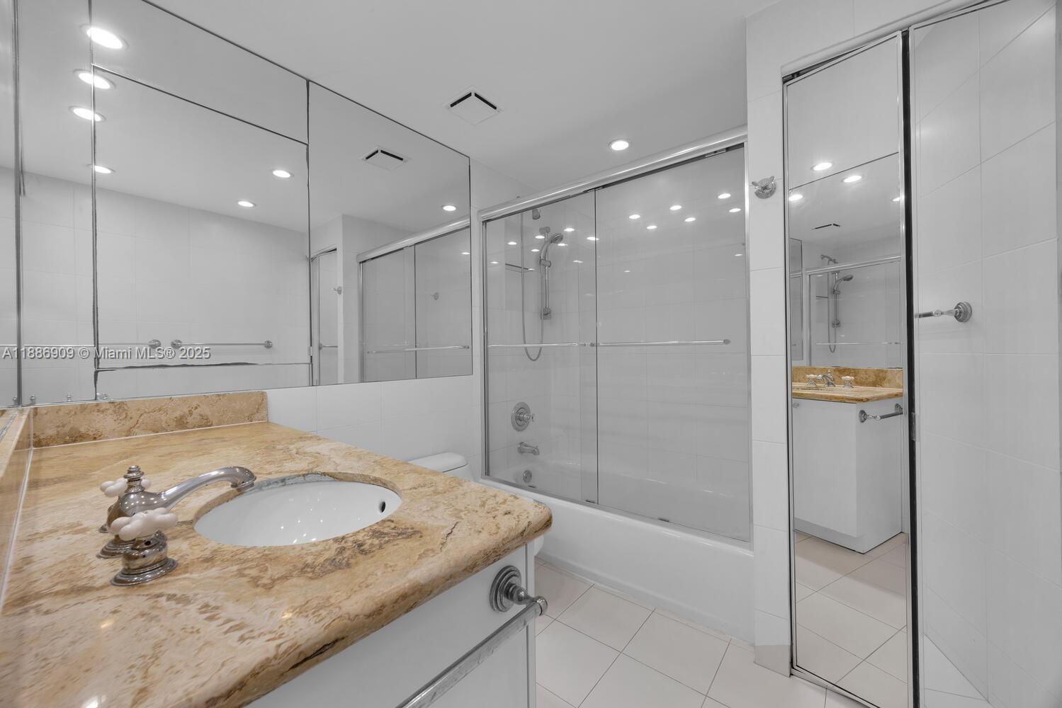 450 Grapetree Dr # 313