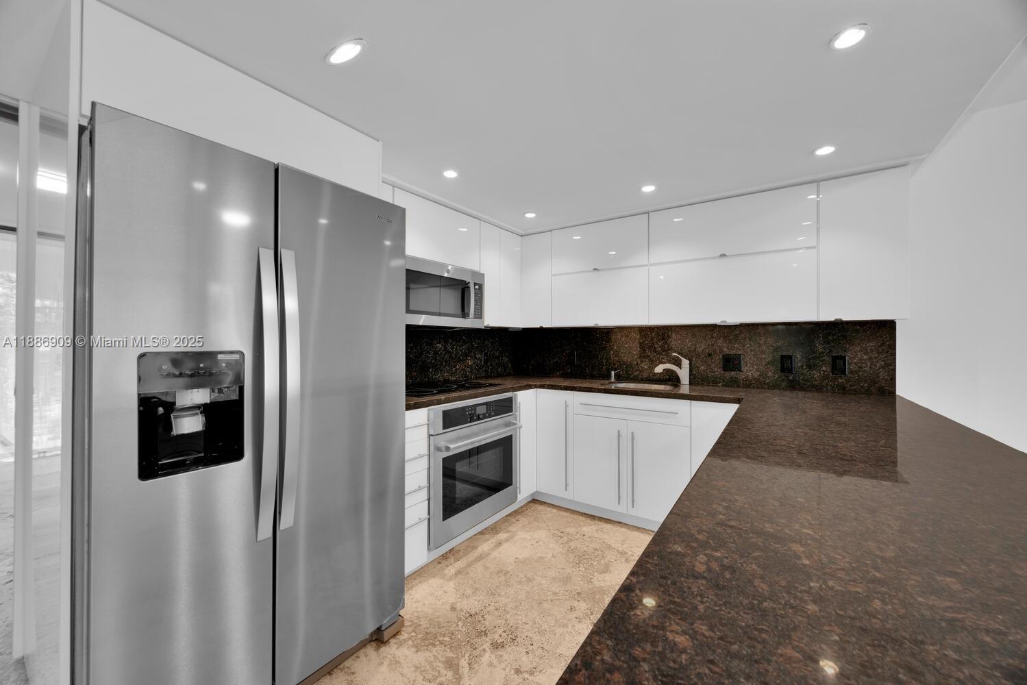 450 Grapetree Dr # 313