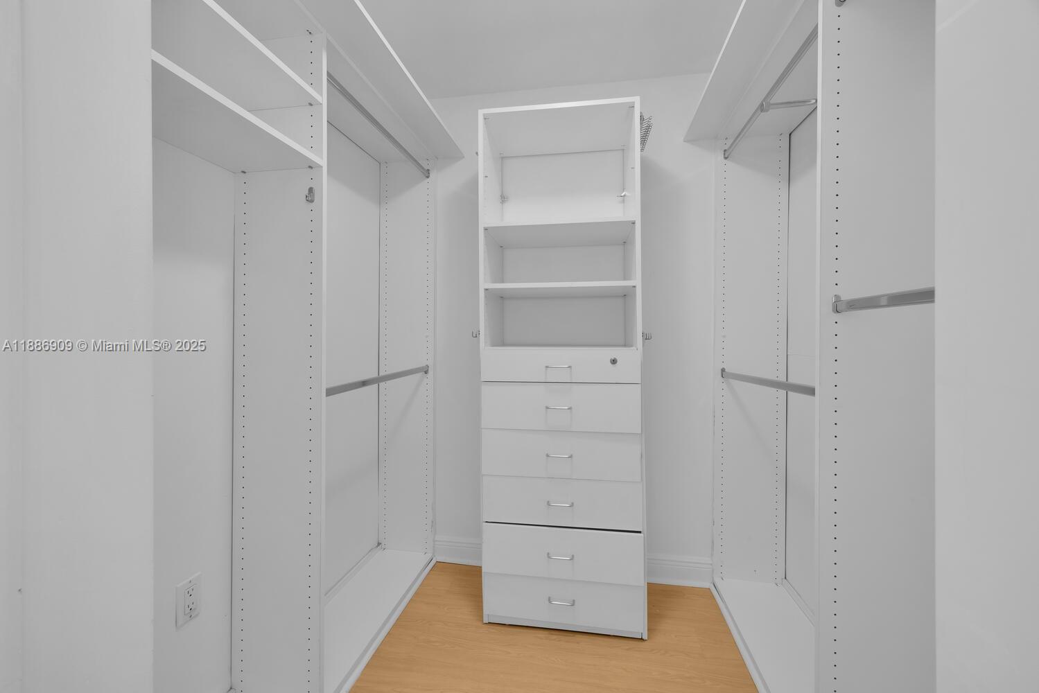 450 Grapetree Dr # 313