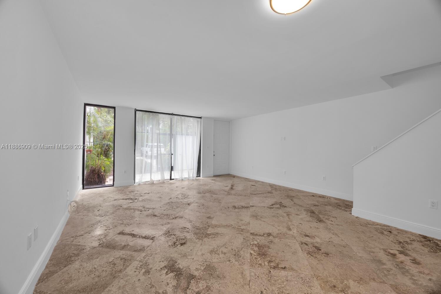 450 Grapetree Dr # 313